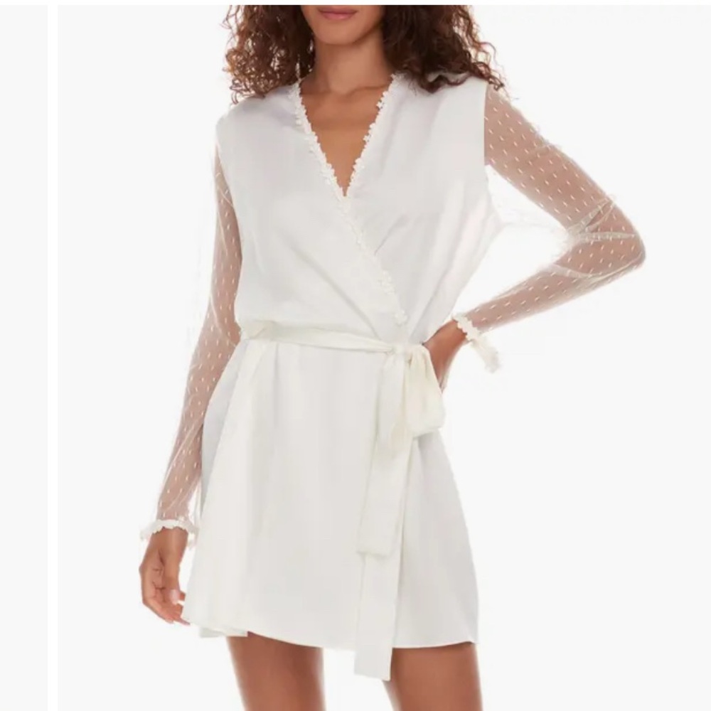 Flora Nikrooz showstopper Robe - Satin size S
